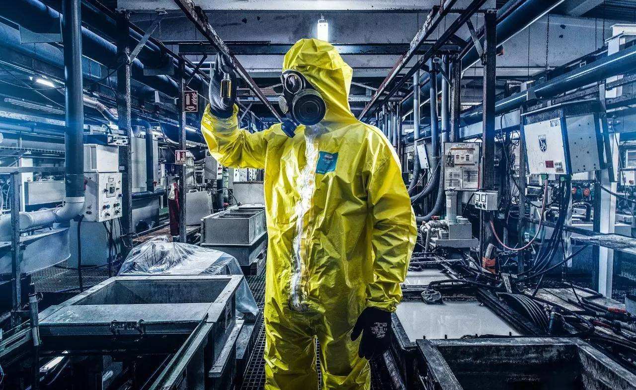 ?；穼嶒炇冶O(jiān)控安裝